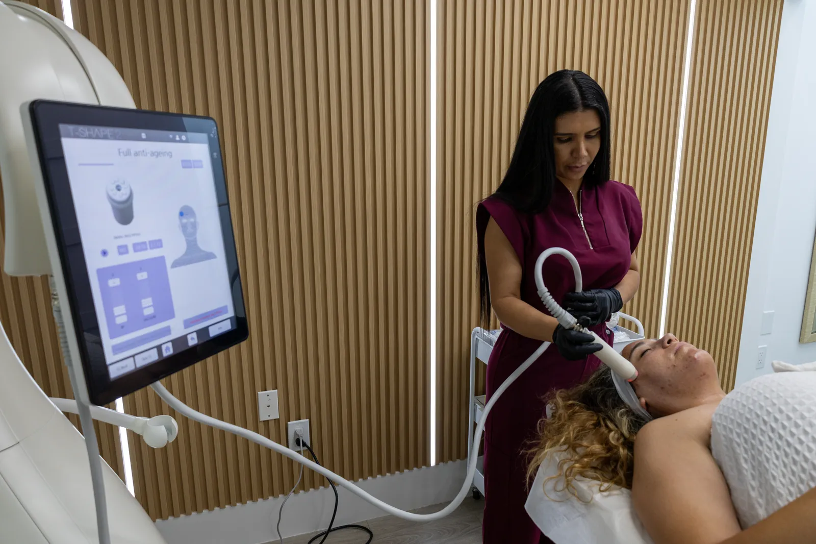 T shape facial session at Optimus Reset